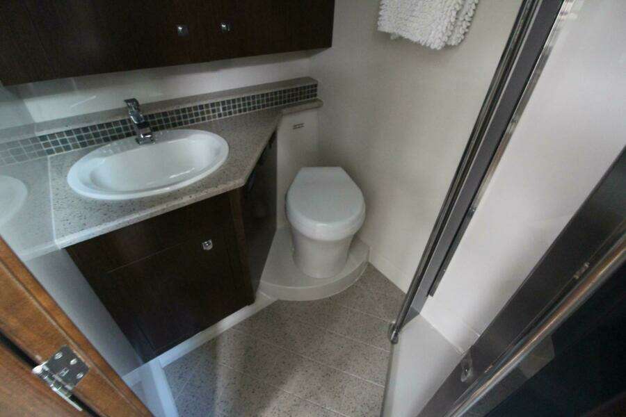 2013 Cruisers Yachts 430 Sports Coupe