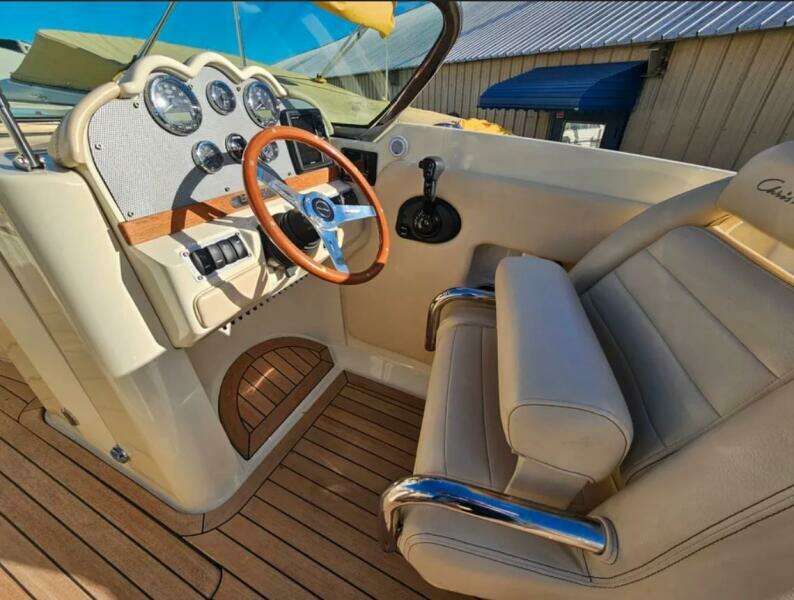 2011 Chris-Craft 25 Launch