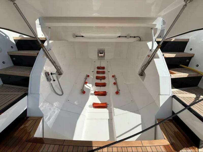 2025 Sunseeker 55 Predator