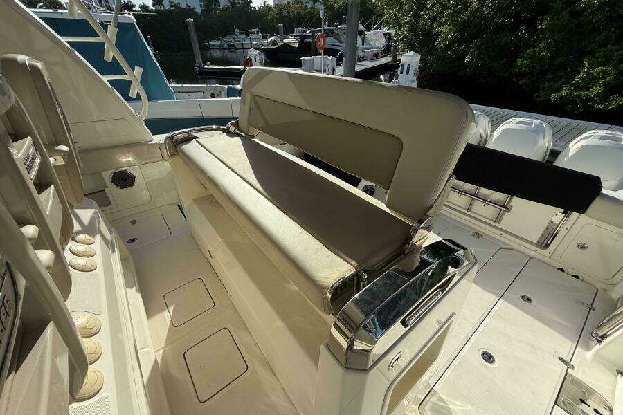 2020 Boston Whaler 420 Outrage