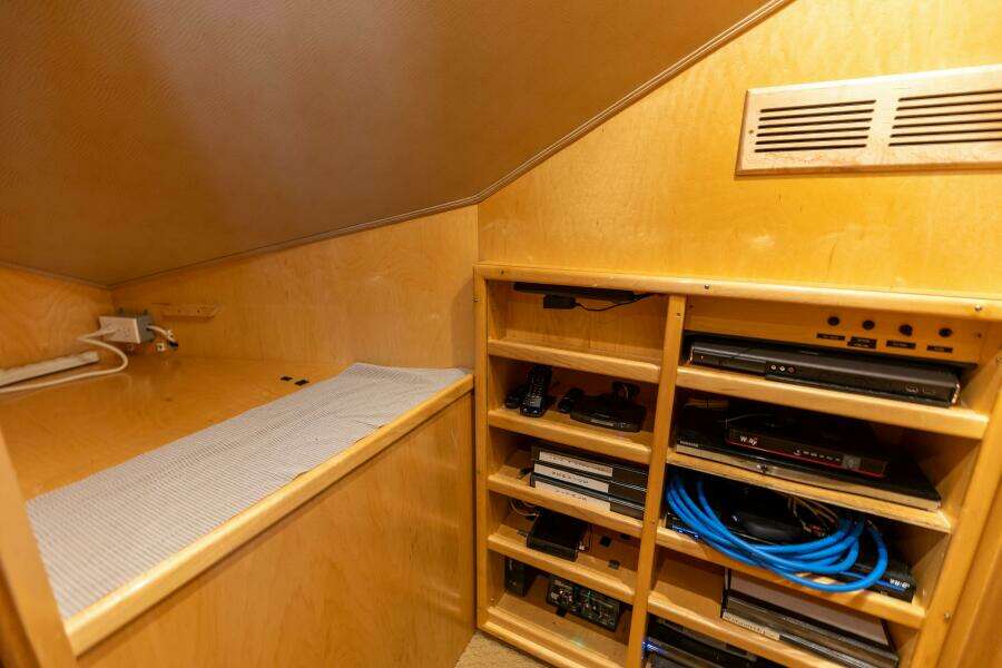 2013 Viking 76 Convertible- REEL FIRE-Storage