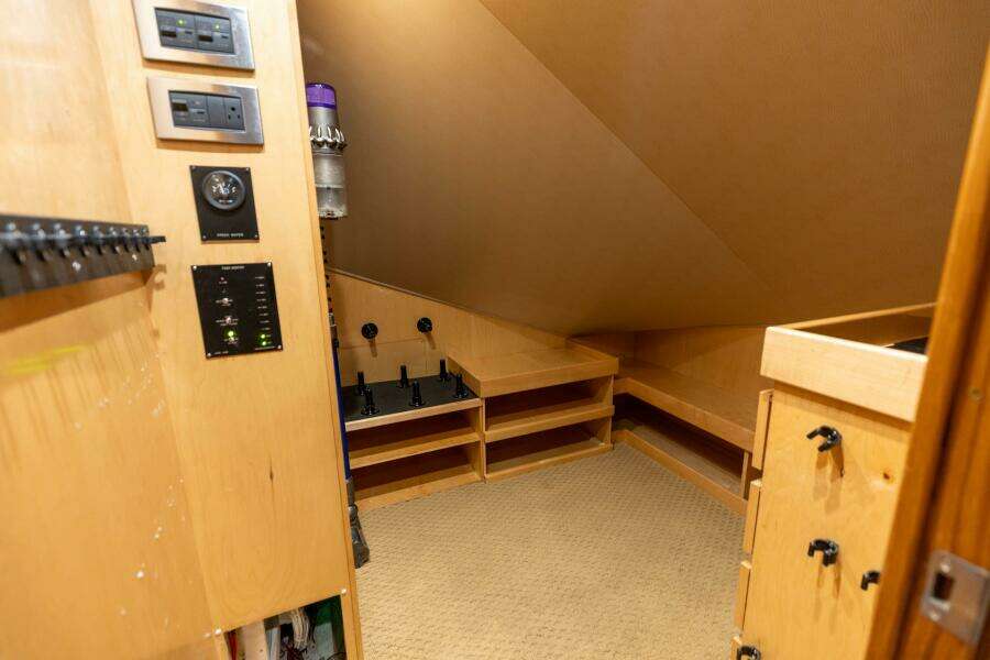 2013 Viking 76 Convertible- REEL FIRE-Storage