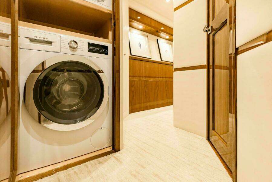 2020 Viking 72 Enclosed Bridge