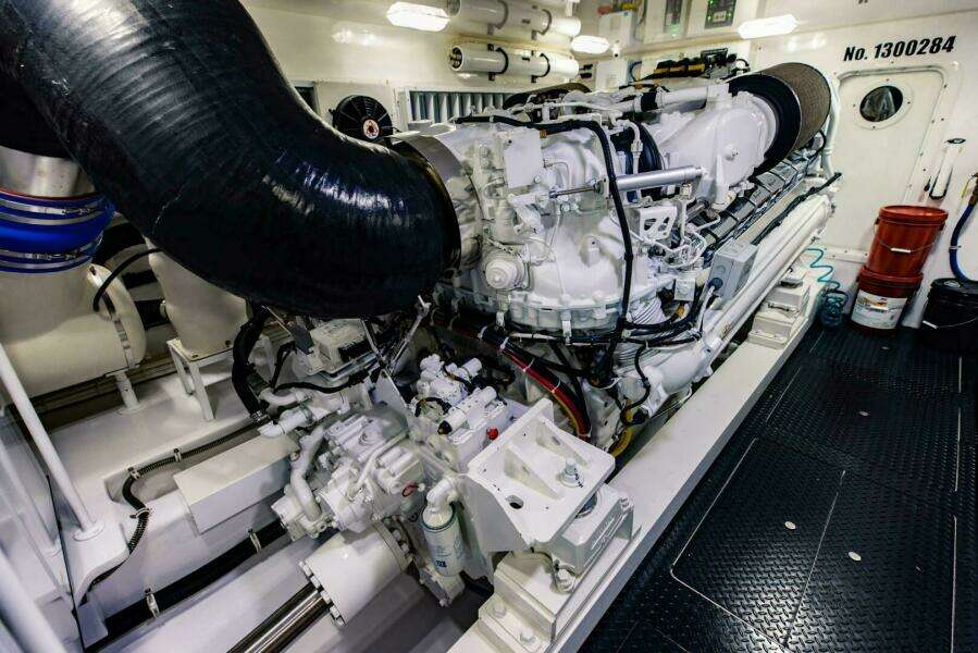 2020 Viking 72 Enclosed Bridge