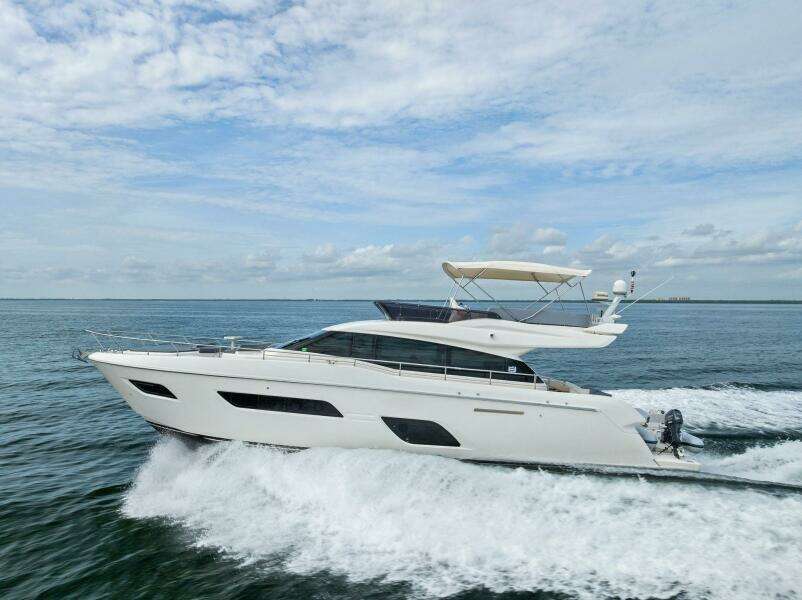 2018 Ferretti Yachts 800