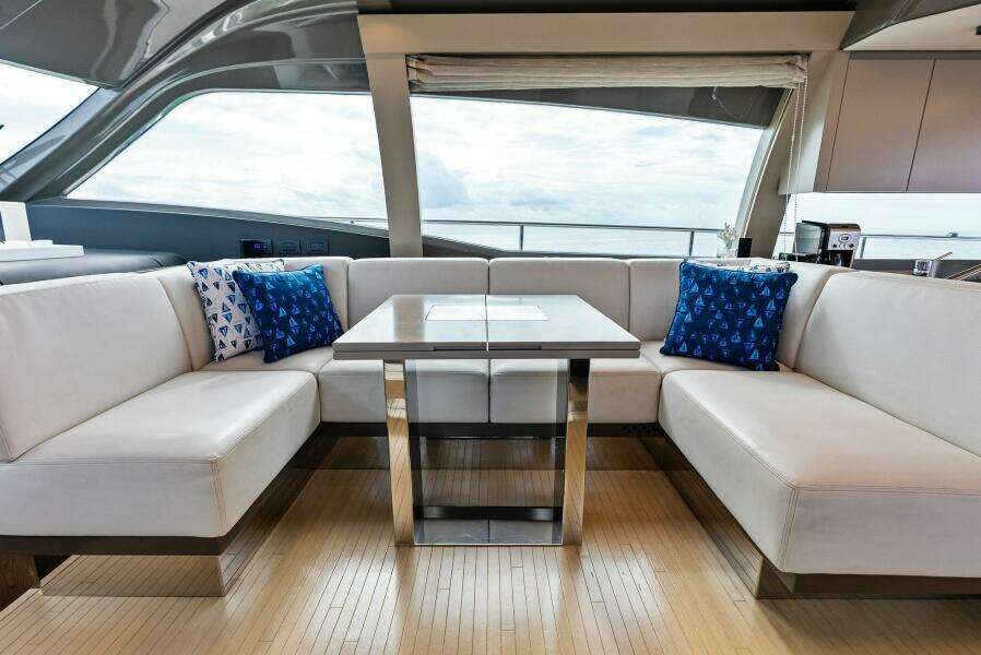 2018 Ferretti Yachts 800