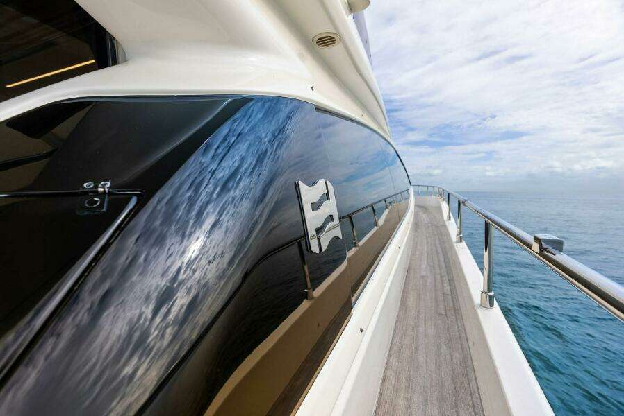 2018 Ferretti Yachts 800