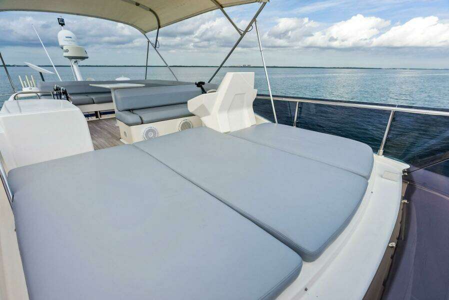 2018 Ferretti Yachts 800