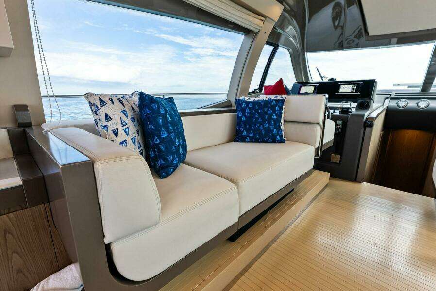 2018 Ferretti Yachts 800