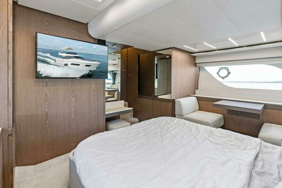 2018 Ferretti Yachts 800