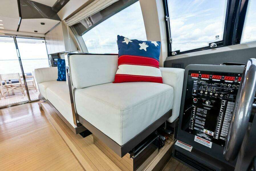 2018 Ferretti Yachts 800