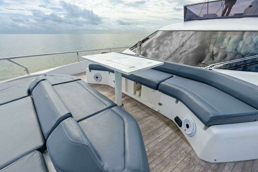 2018 Ferretti Yachts 800