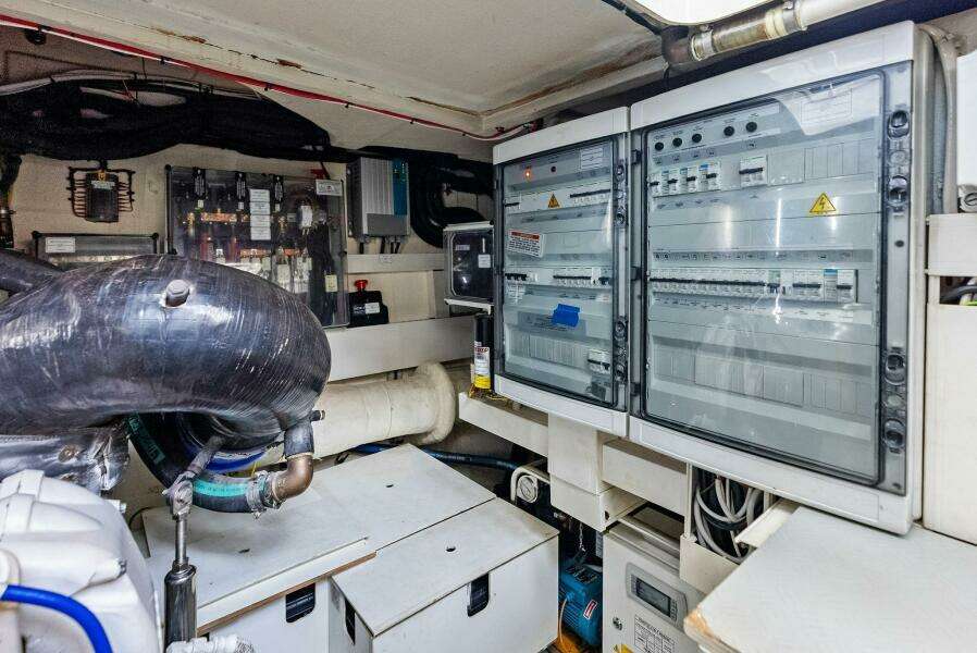 2018 Ferretti Yachts 800