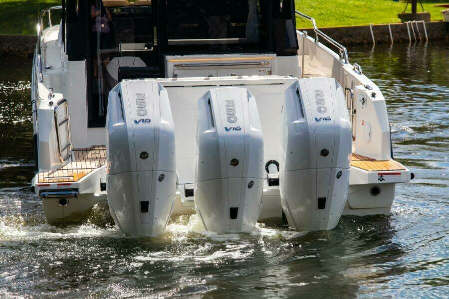 2025 Wellcraft 38 Explorer