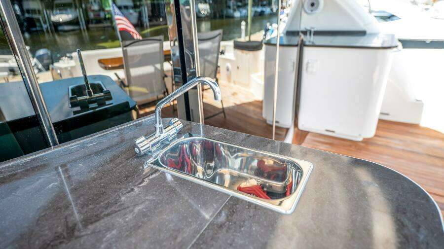 2013 Sea Ray 610 SUNDANCER