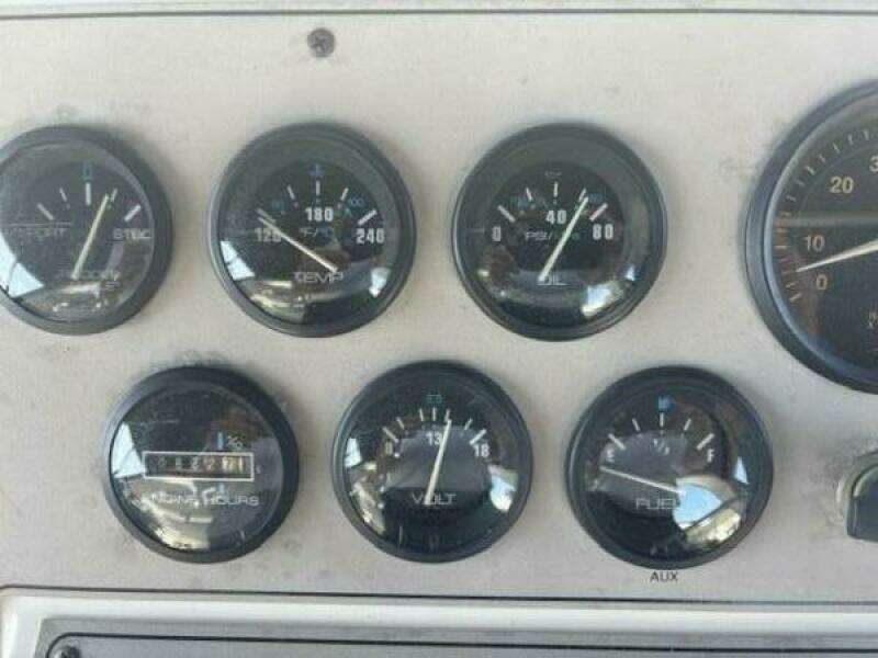 1996 Carver 355 Aft Cabin