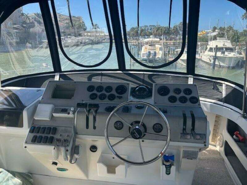 1996 Carver 355 Aft Cabin