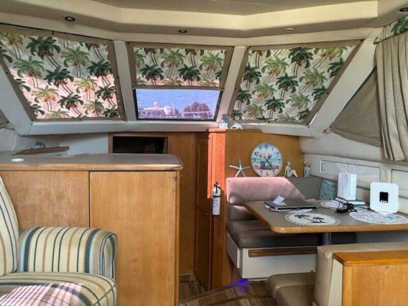 1996 Carver 355 Aft Cabin