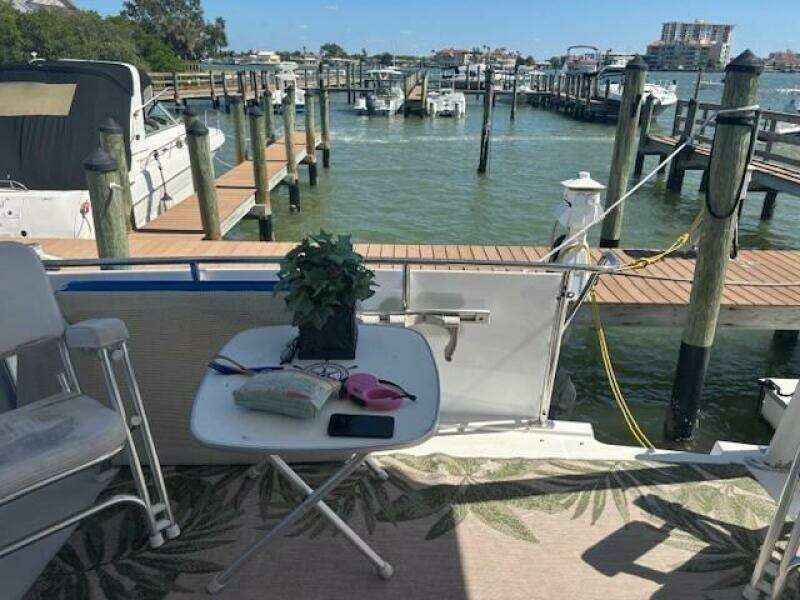 1996 Carver 355 Aft Cabin