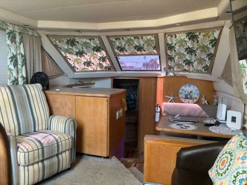 1996 Carver 355 Aft Cabin