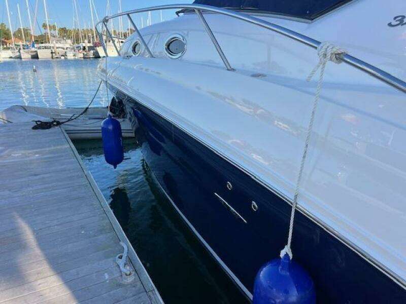 2005 Sea Ray 320 Sundancer