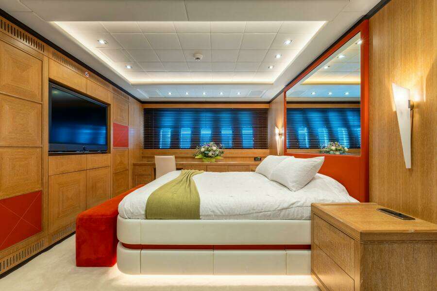 2008 Overmarine Mangusta 108