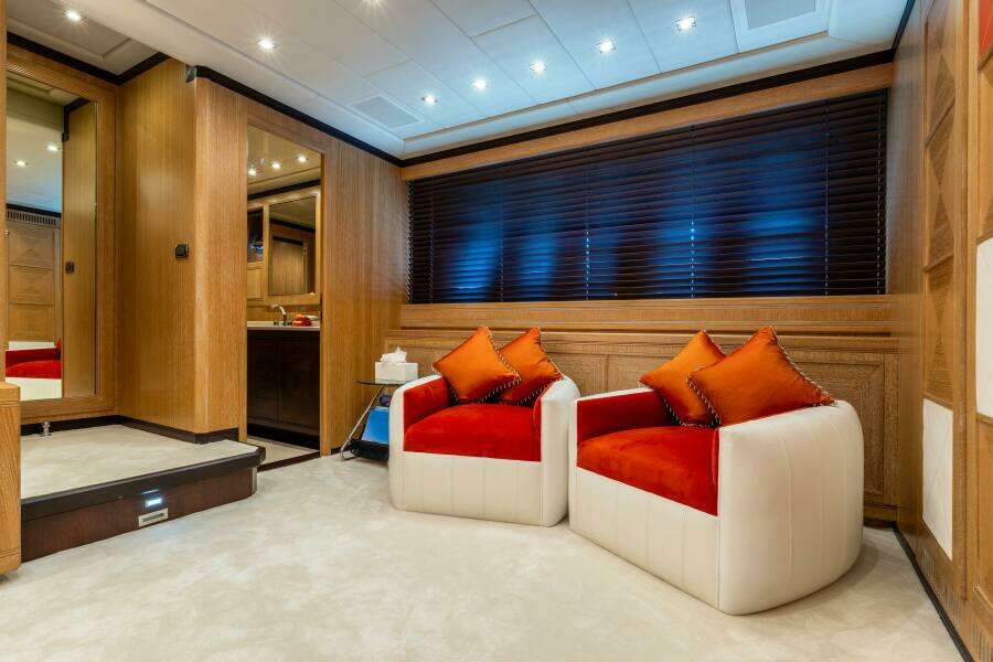 2008 Overmarine Mangusta 108