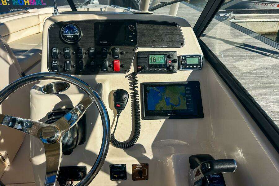 2016 Grady-White 255 Freedom