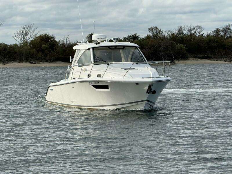2017 Pursuit OS 325 Offshore