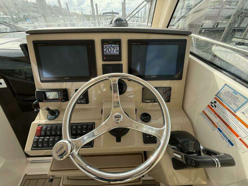 2017 Pursuit OS 325 Offshore