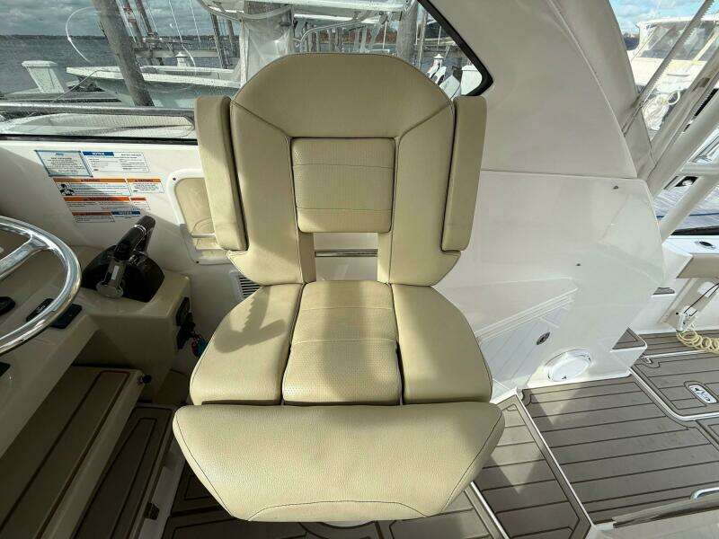 2017 Pursuit OS 325 Offshore