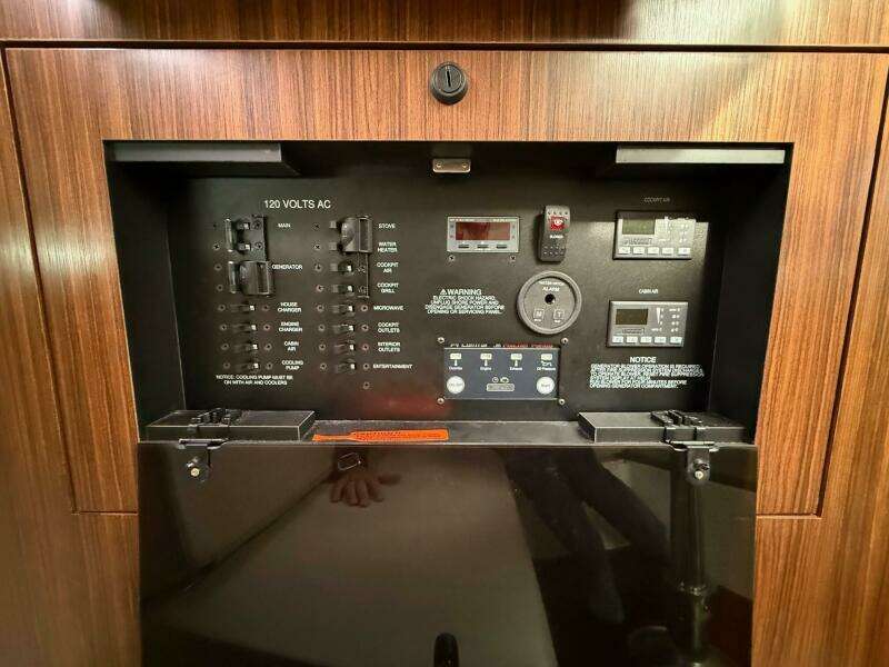 2017 Pursuit OS 325 Offshore