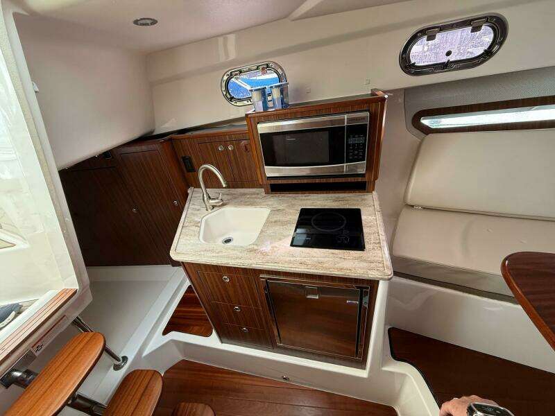 2017 Pursuit OS 325 Offshore