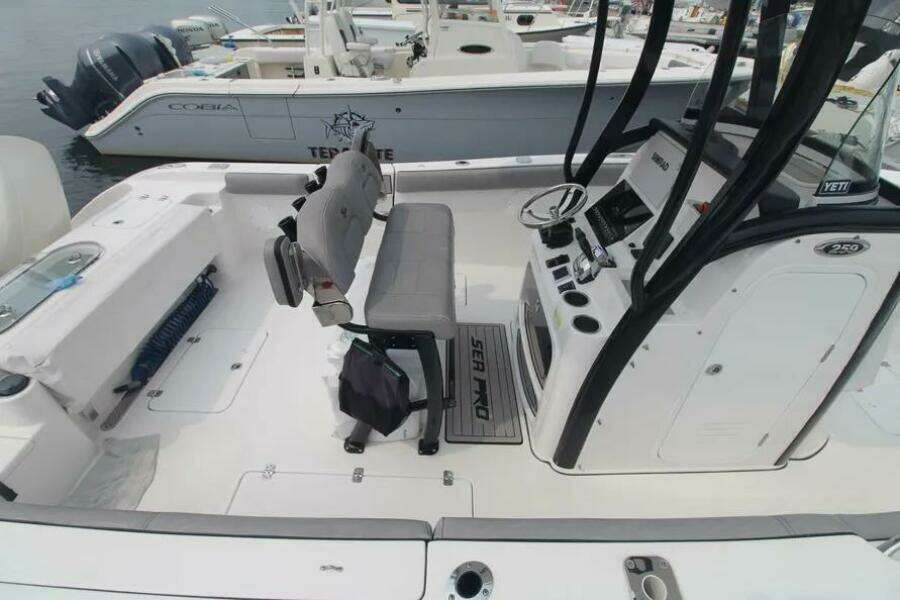 2020 Sea Pro 259 Center Console
