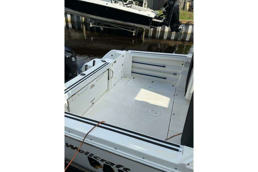2002 Wellcraft 290 Coastal boat deck, spacious and clean, docked by the water.