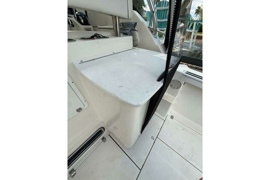 2002 Wellcraft 290 Coastal boat interior with seating and storage compartments.