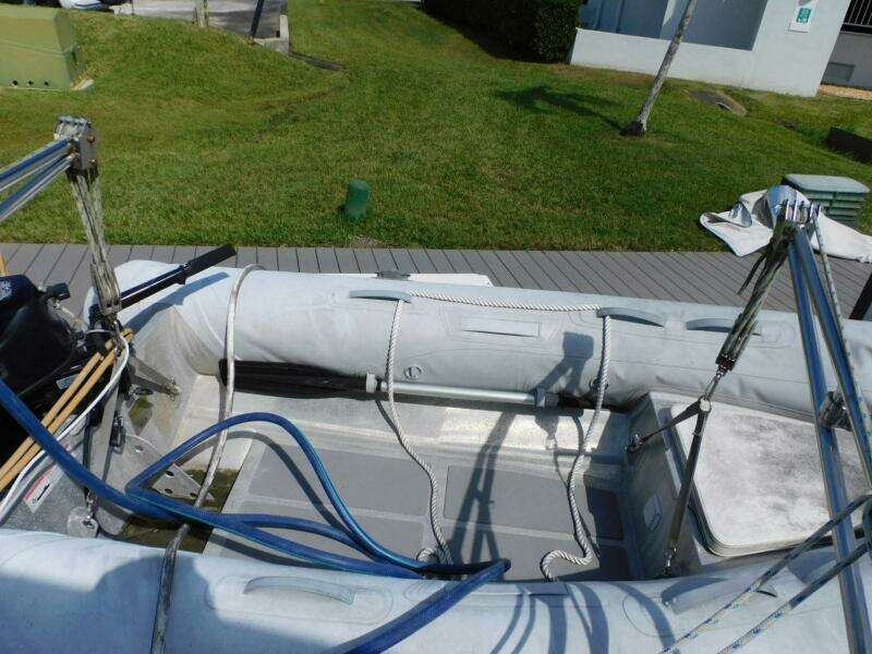 2003 Cruisers Yachts 3750 Motoryacht