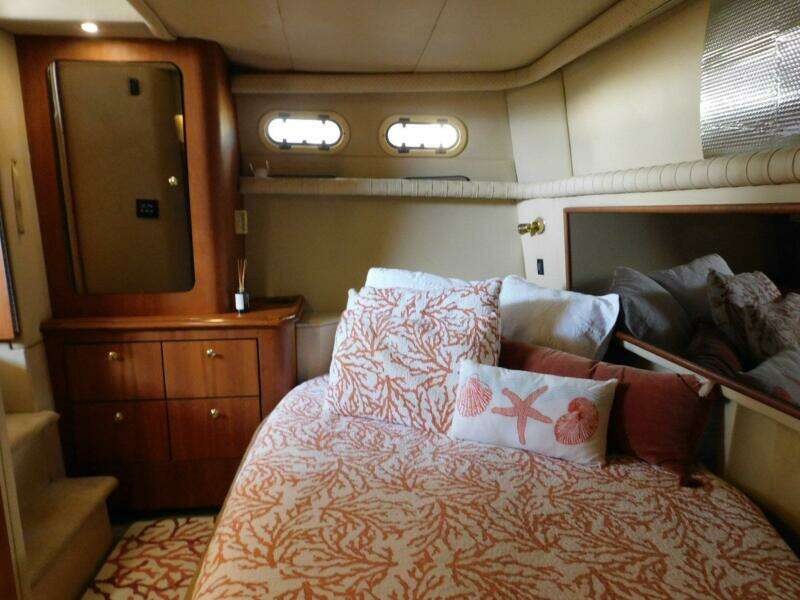 2003 Cruisers Yachts 3750 Motoryacht