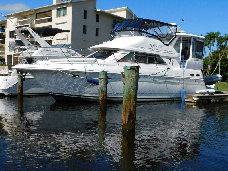 2003 Cruisers Yachts 3750 Motoryacht