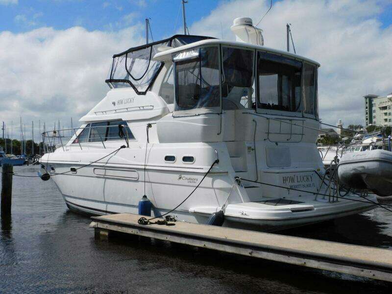 2003 Cruisers Yachts 3750 Motoryacht