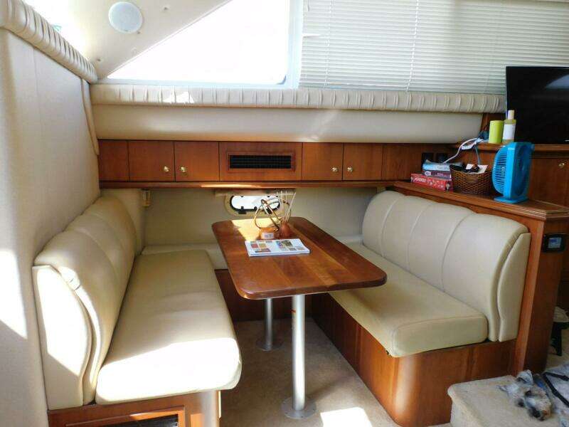 2003 Cruisers Yachts 3750 Motoryacht