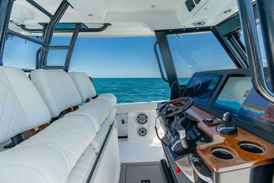 2025 Everglades 375 Center Console