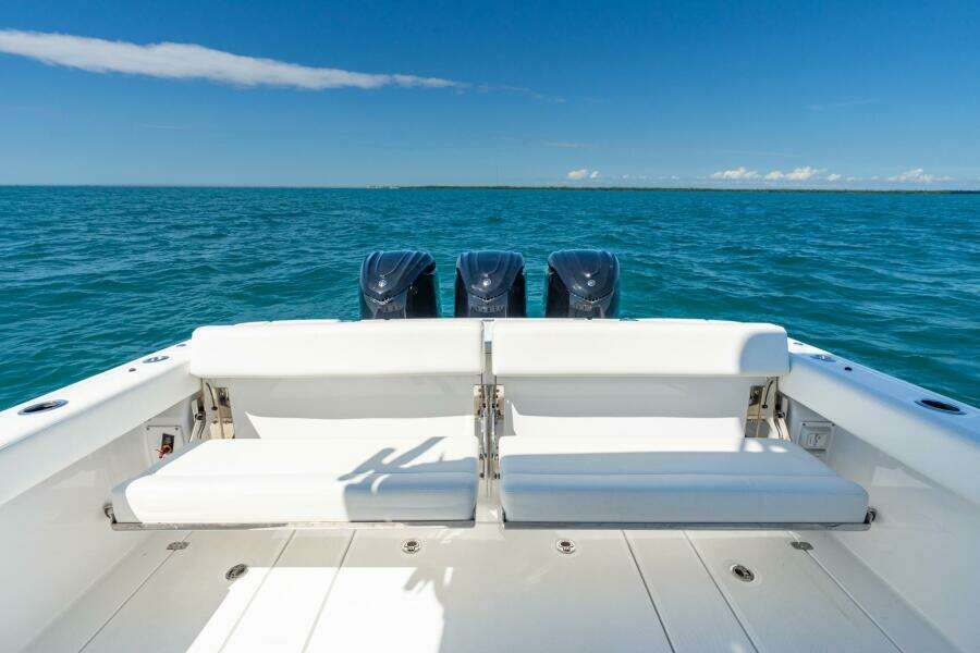 2025 Everglades 375 Center Console