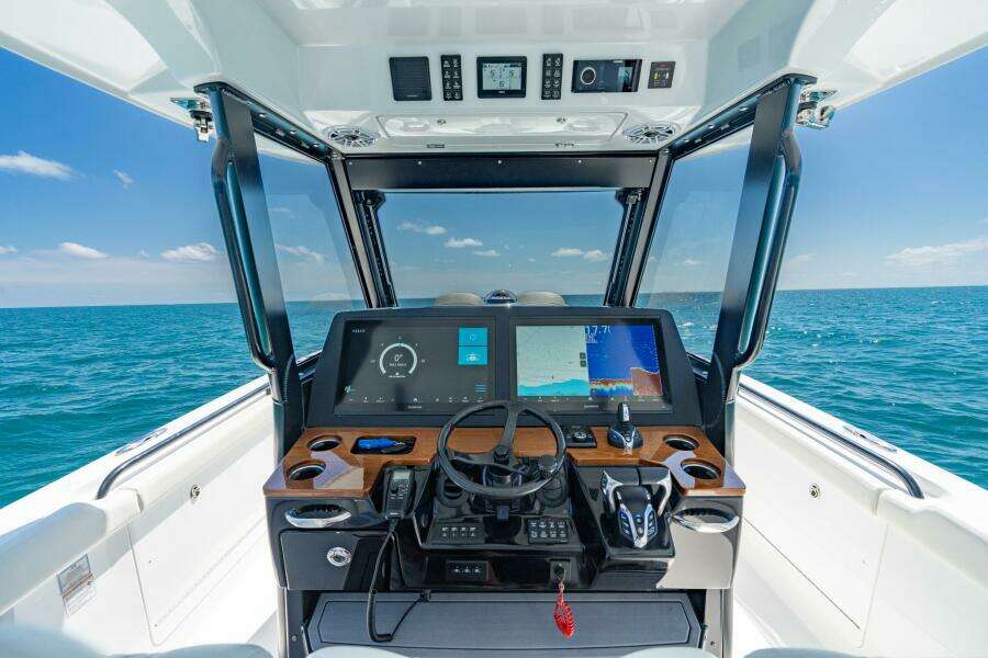 2025 Everglades 375 Center Console