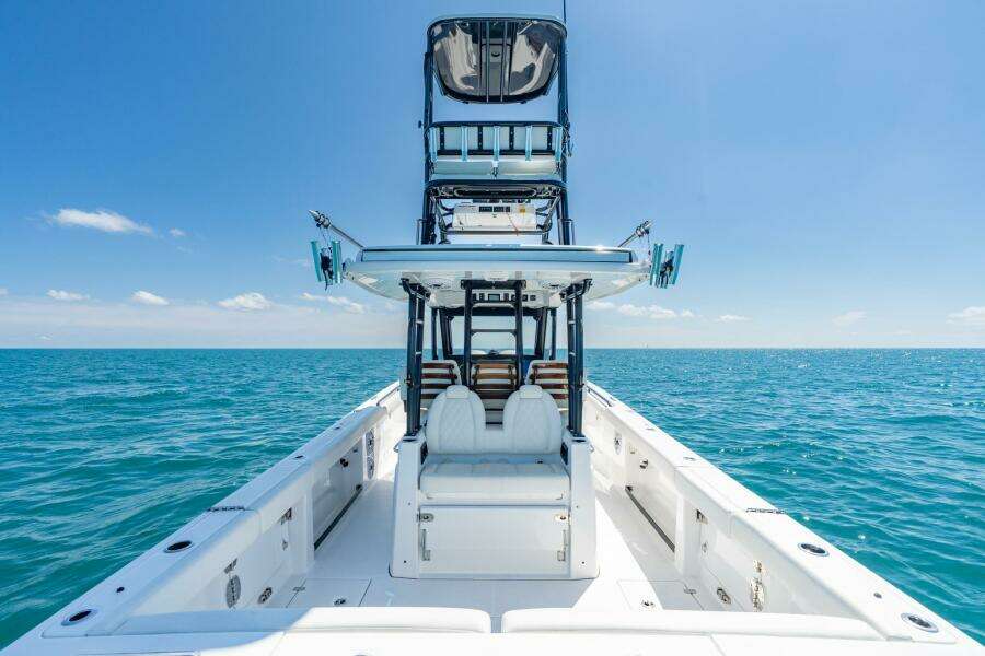 2025 Everglades 375 Center Console
