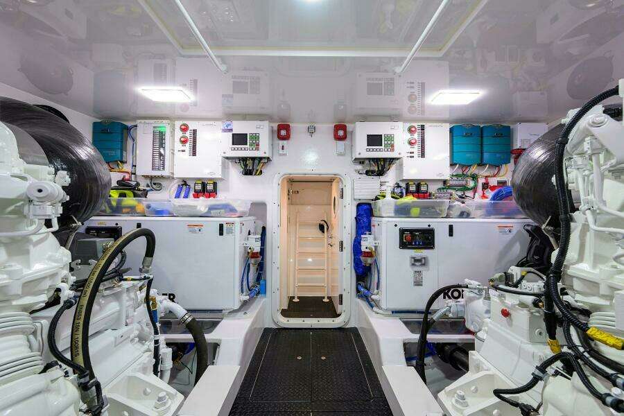 Viking 80 - KEMOSABE - Engine Room