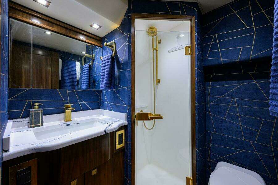 Viking 80 - KEMOSABE - Mid Starboard Head