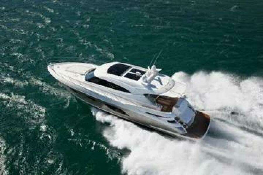 2015 Riviera 6000 Sport Yacht