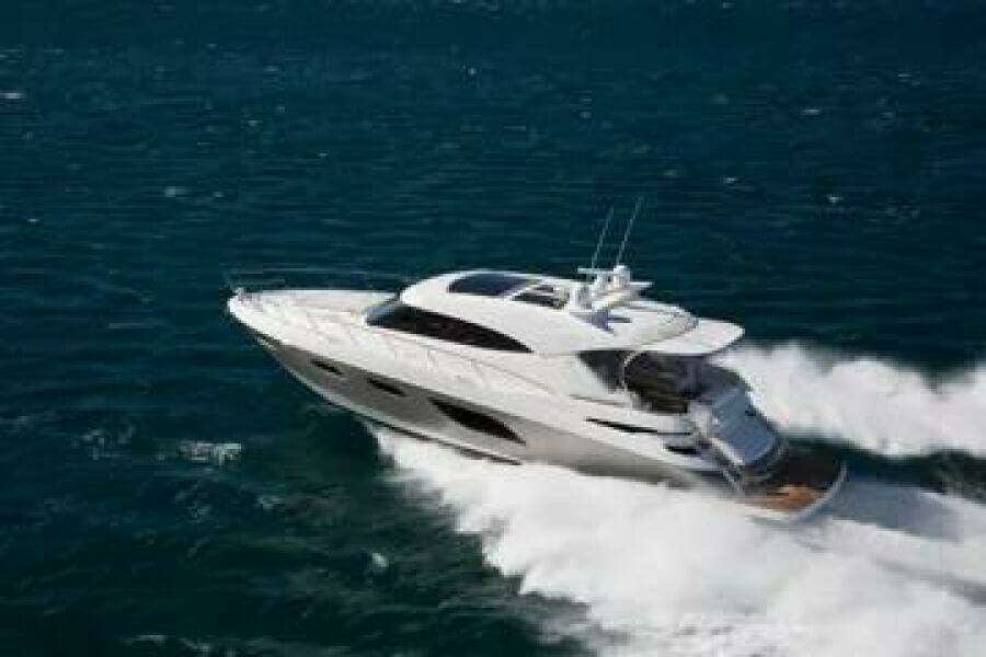 2015 Riviera 6000 Sport Yacht
