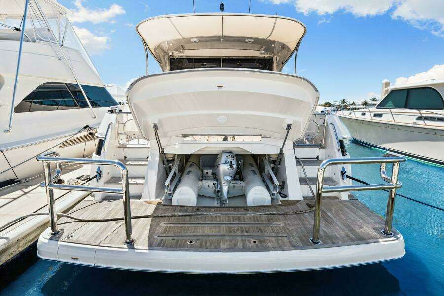 2022 Riviera 5400 Sport Yacht Platinum Edition